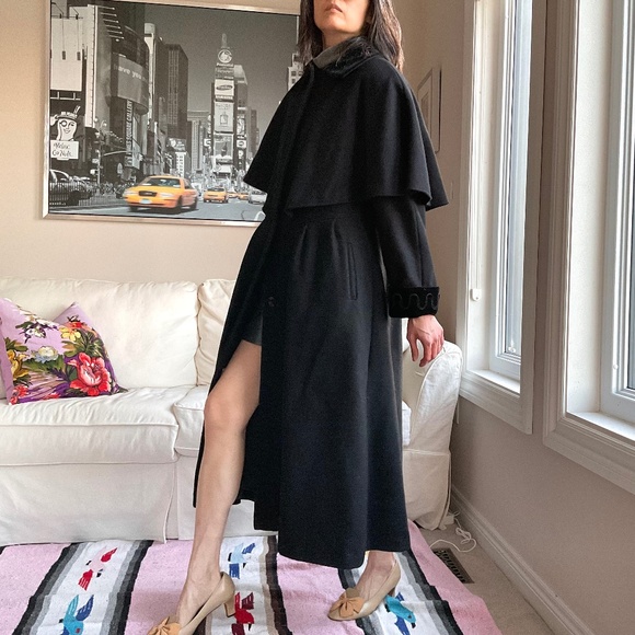Vintage Wool blend black coat with cape effect - Picture 5 of 15